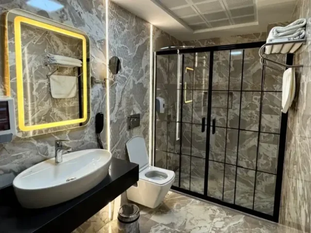 سرویس-بهداشتی-هتل-کاراجا-وان-ستاره-شرق-آذرگشت-952x500